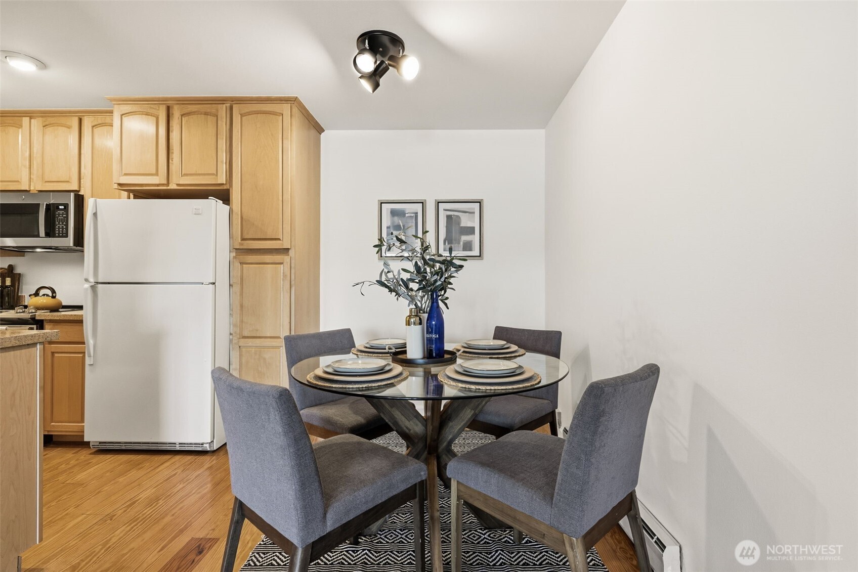 Dining nook, perfect for slow mornings