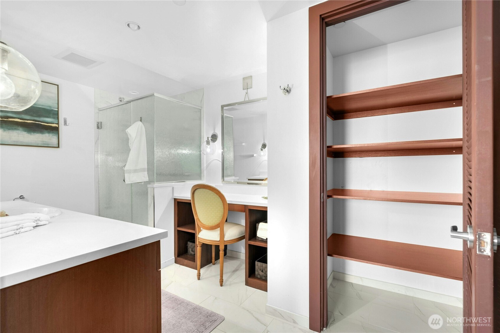 Primary bath, extra storage!