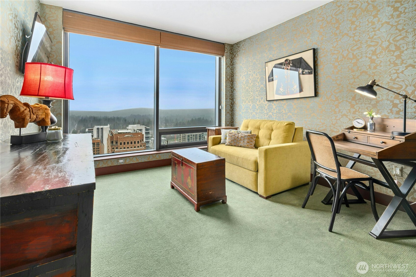 Second bedroom, or beautiful office