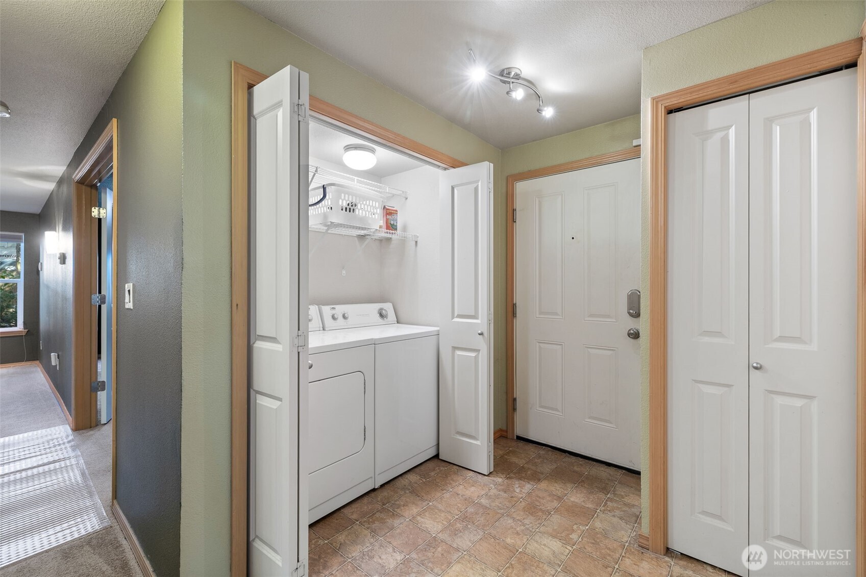 Washer/Dryer Included