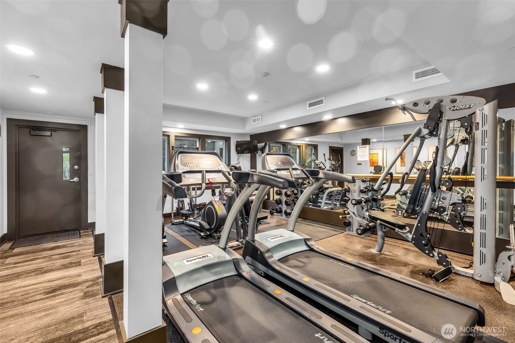 Hot tub in the courtyard.