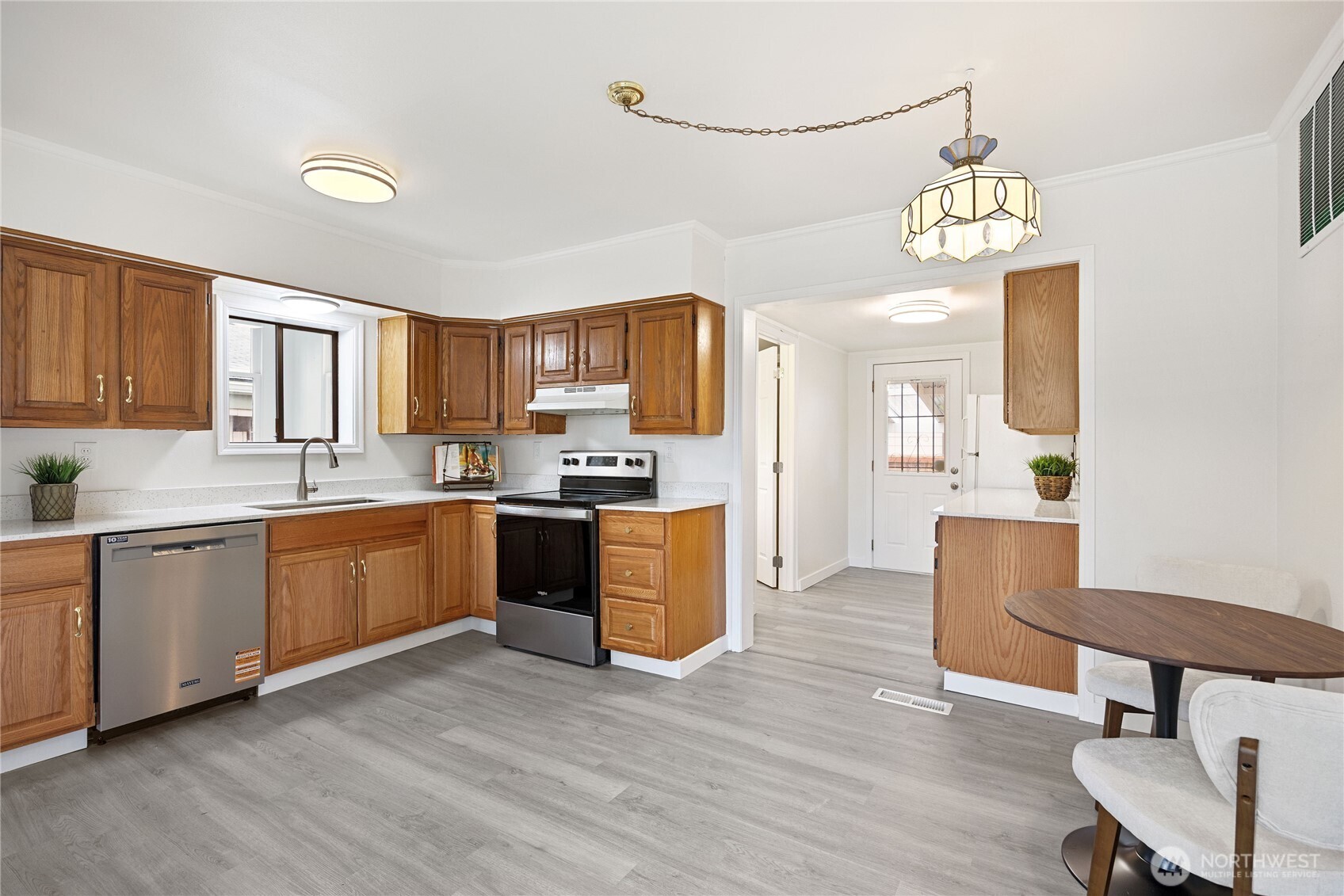 Additional area for a dining table in the kitchen.