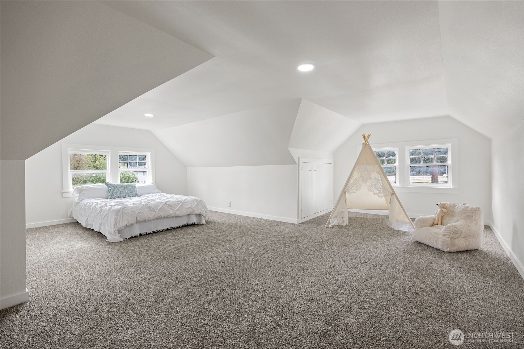 Large upstairs bedroom