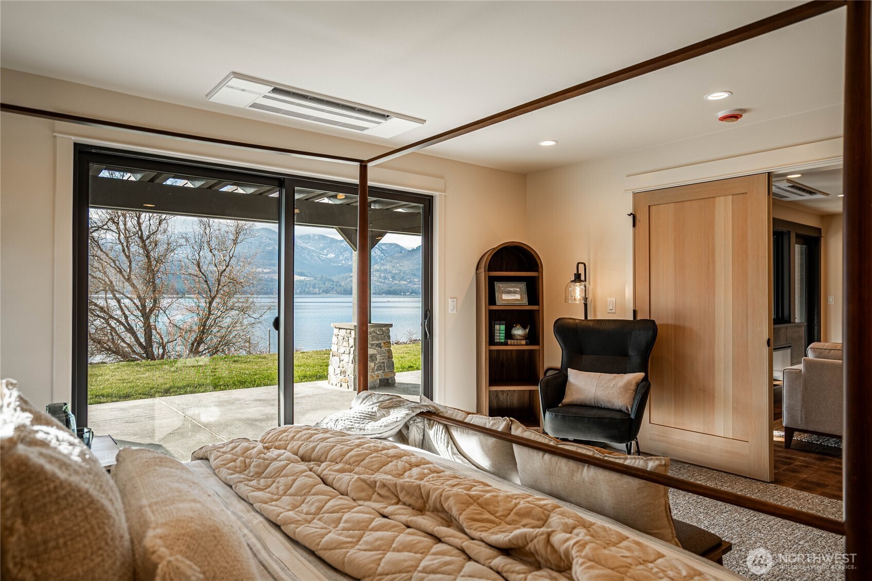 Every detail for comfortable lakeside living has been considered at the Yacinde condos.