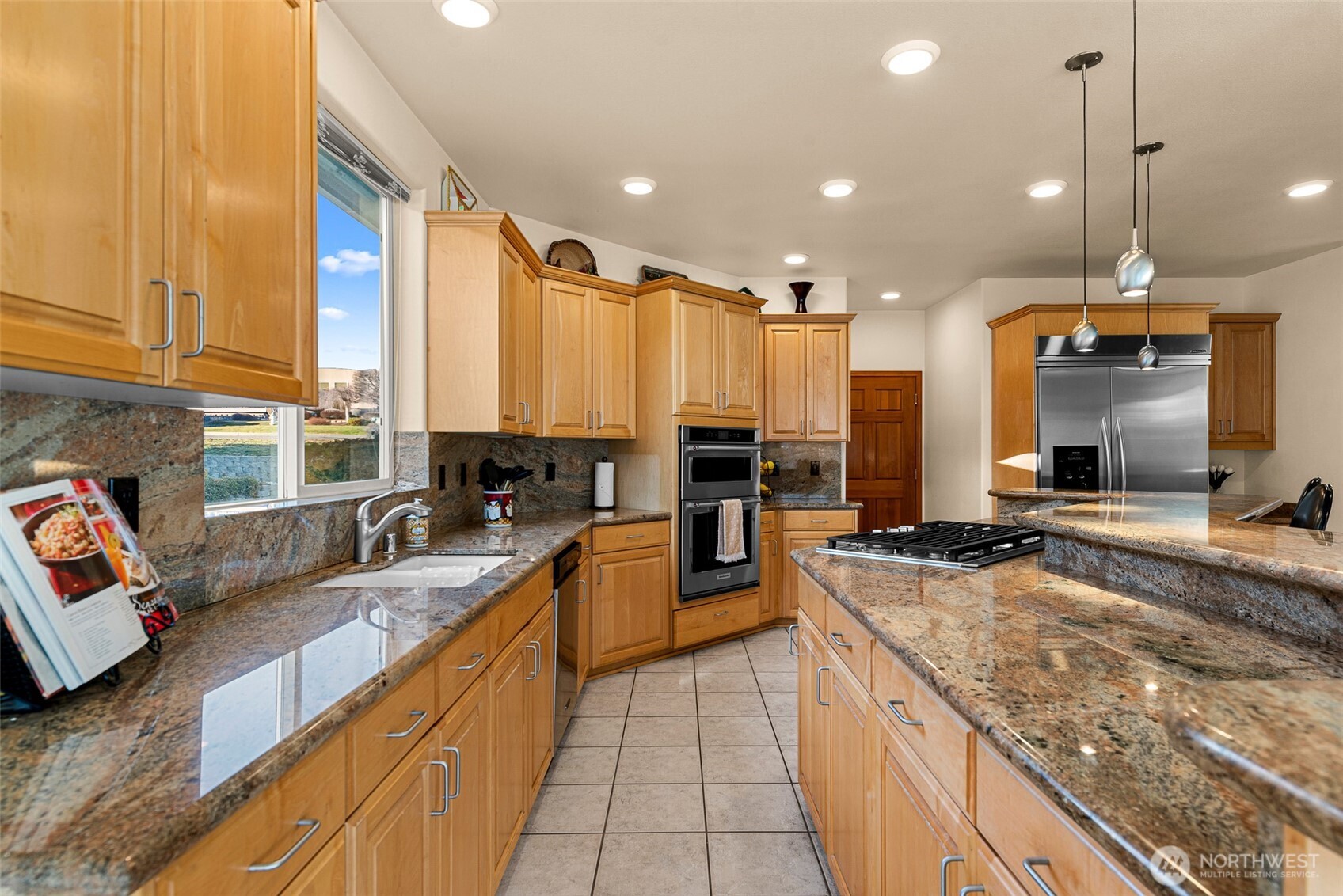 Beautiful granite counter tops and SS appliances