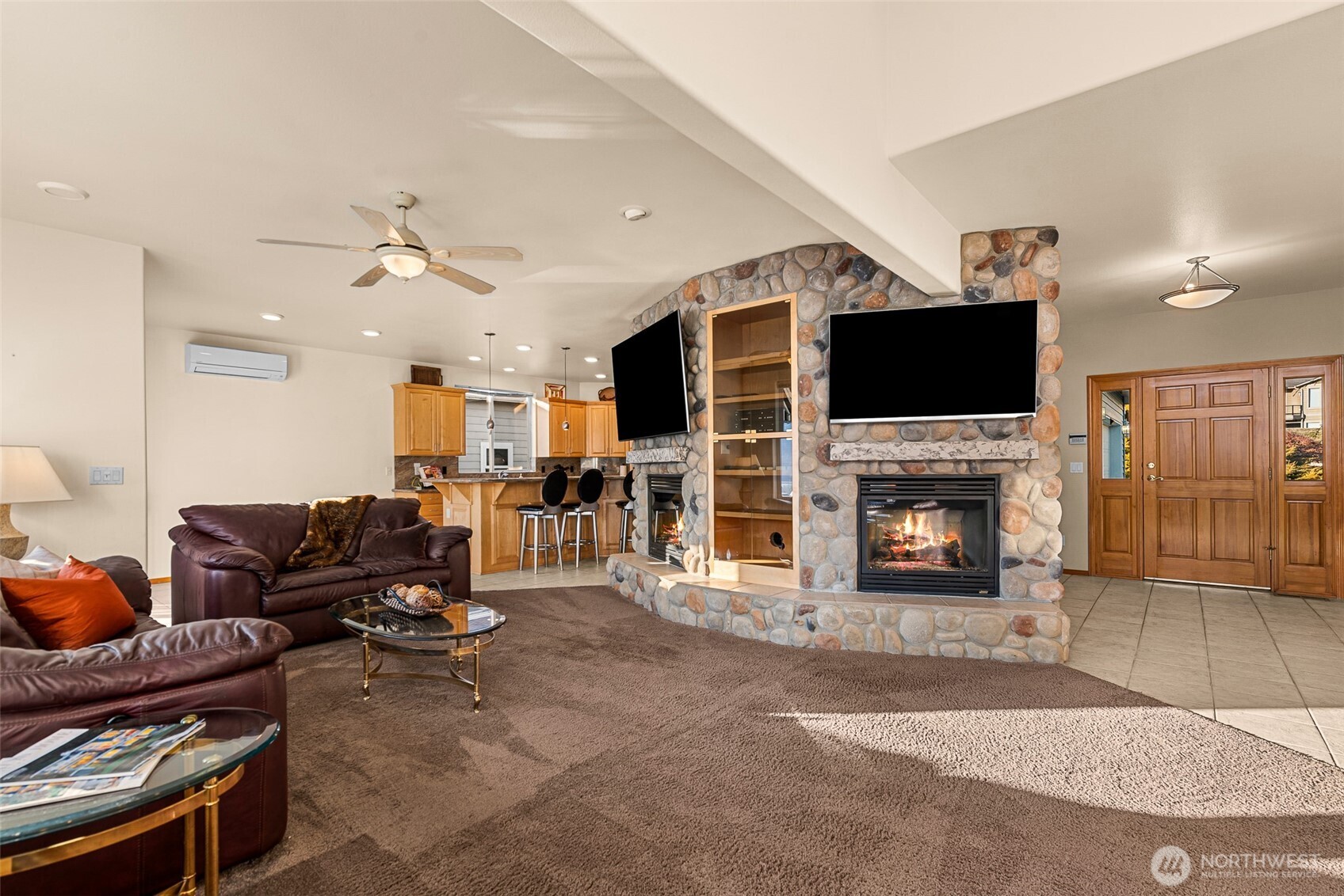 Plenty of room for guests and two TV's to watch the Seahawks win the Superbowl