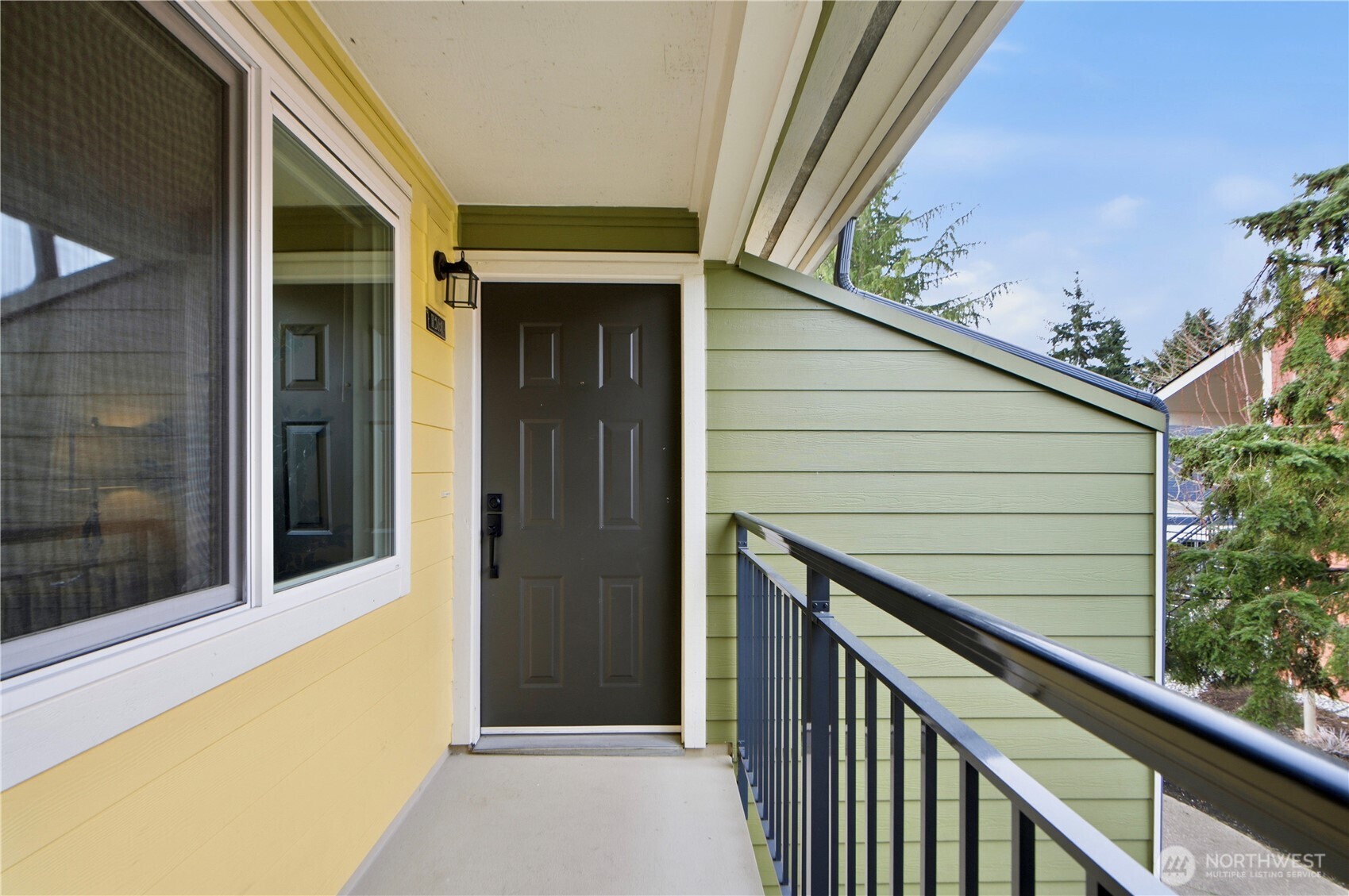 Welcome to this beautifully refreshed top-level condo located in a quiet corner building in the heart of Factoria.