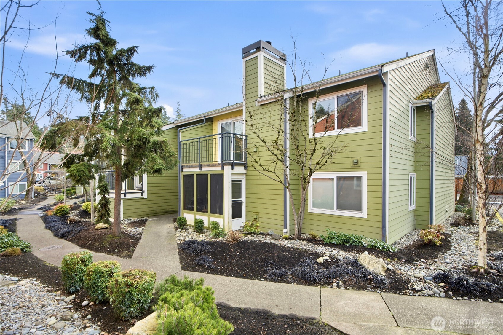 Well-maintained community with convenient Bellevue location.