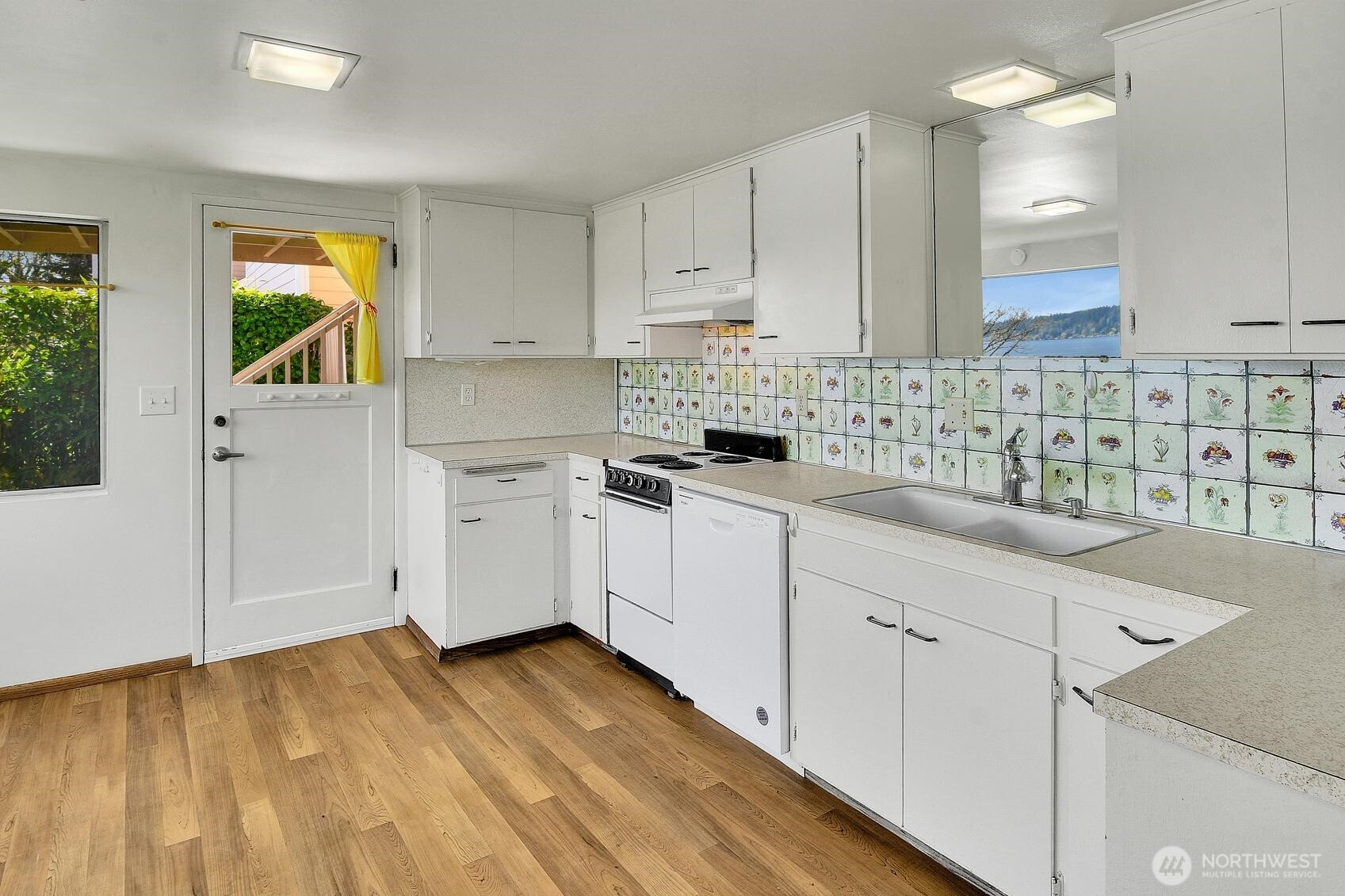 Lower level kitchen with door to the covered patio.