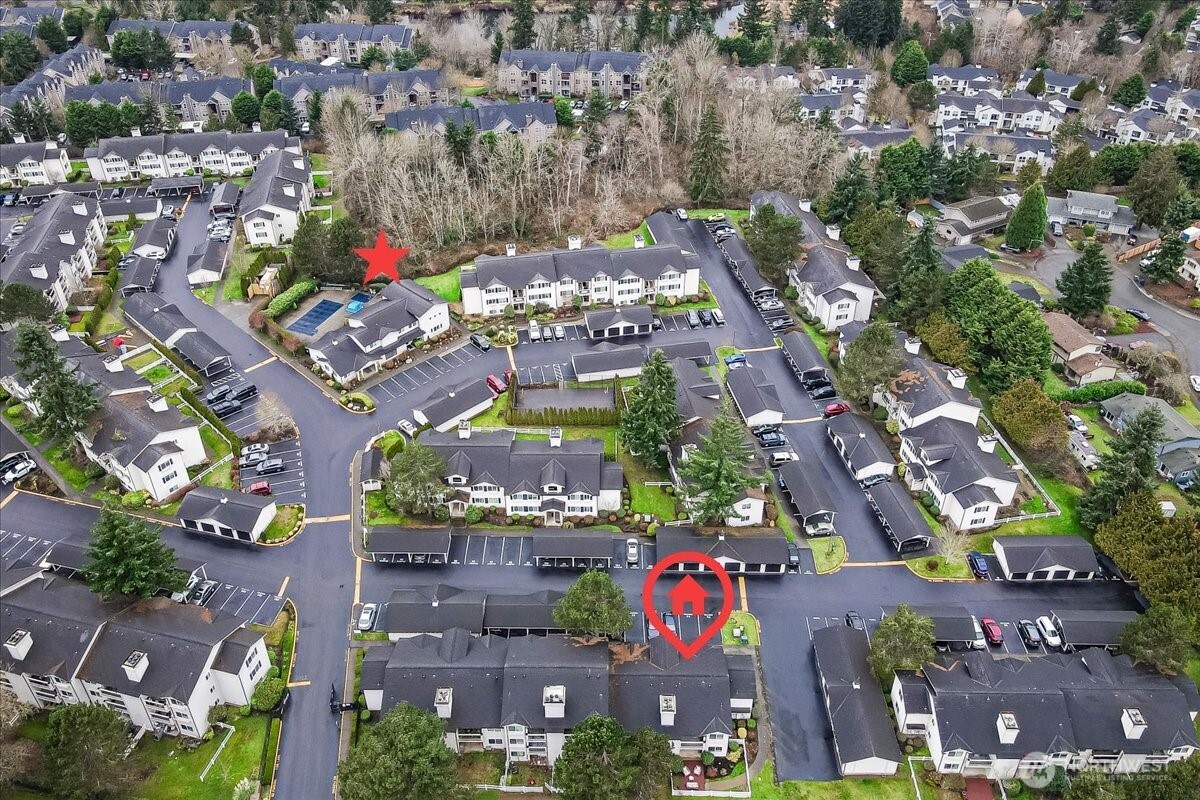 Excellent location in the complex! Close to the clubhouse, mailboxes, and trash!