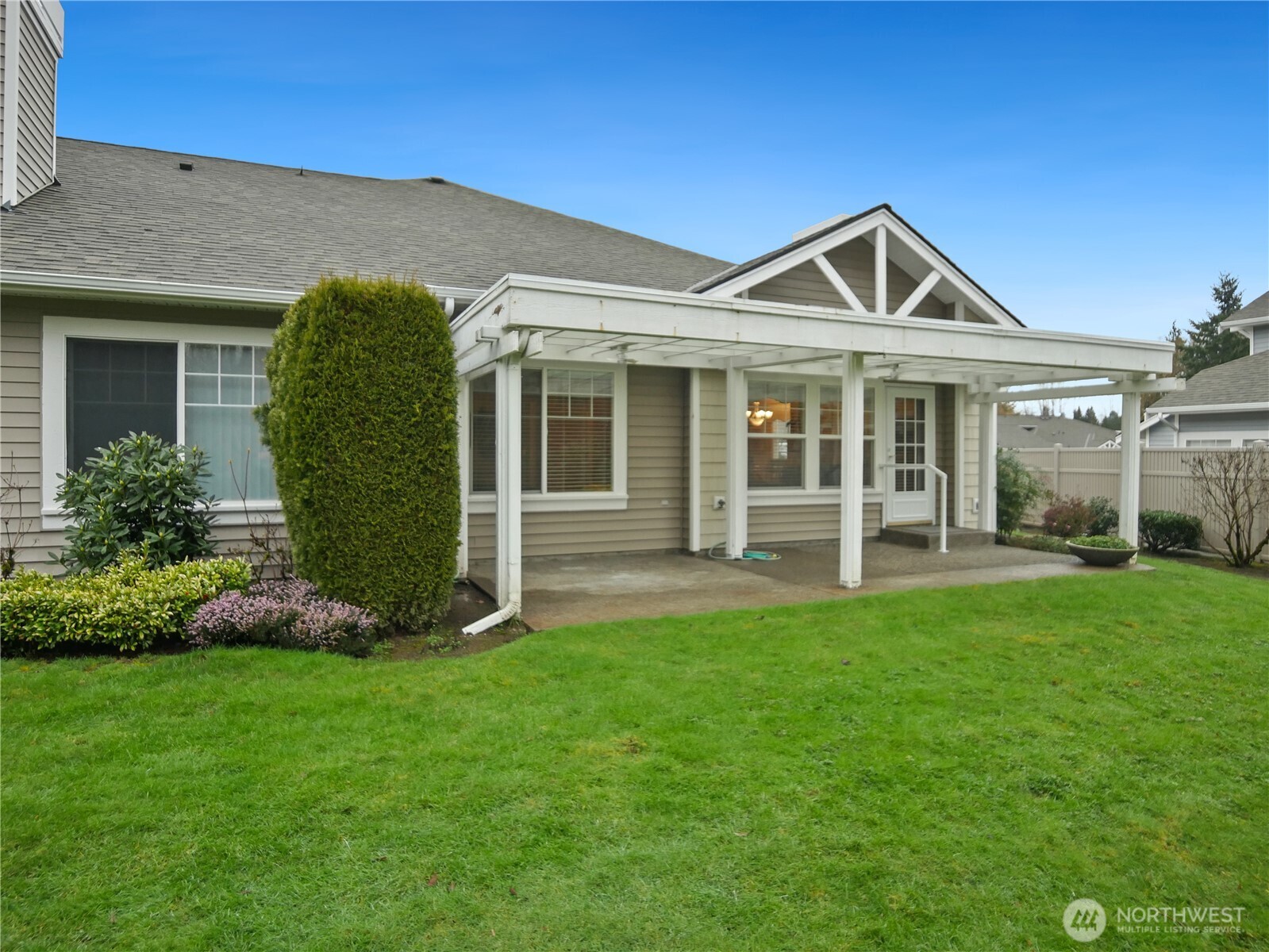 No yard work here- it's taken care of by the HOA.