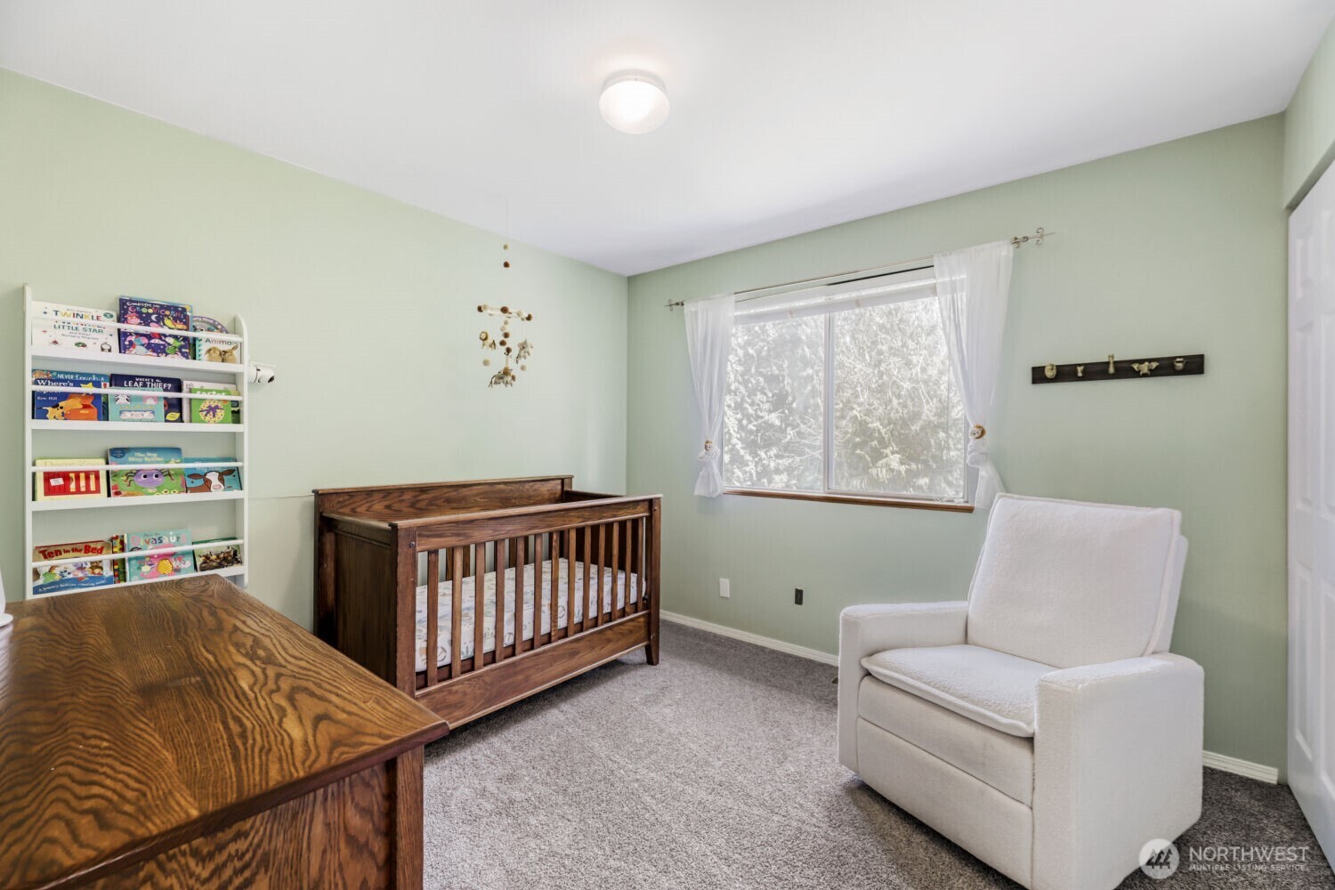 Nursery/bedroom