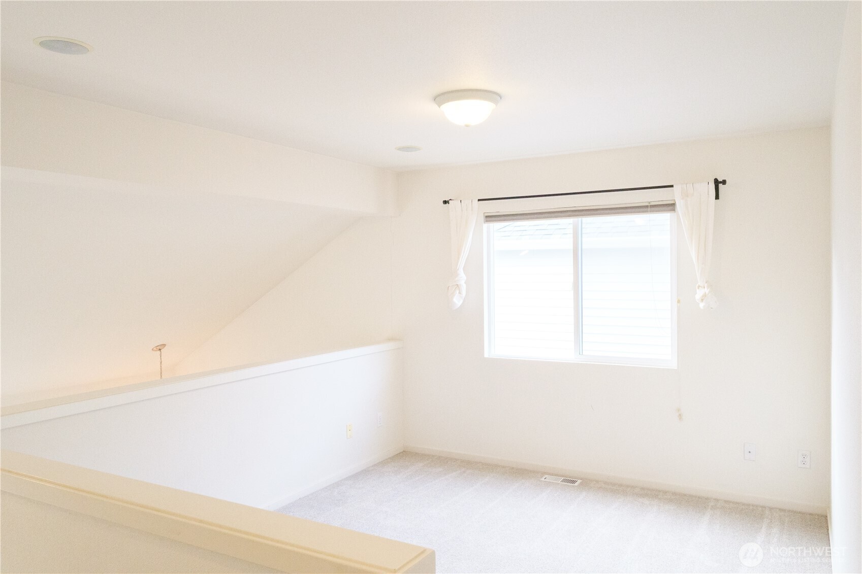 Top floor Loft/Office/Bonus room