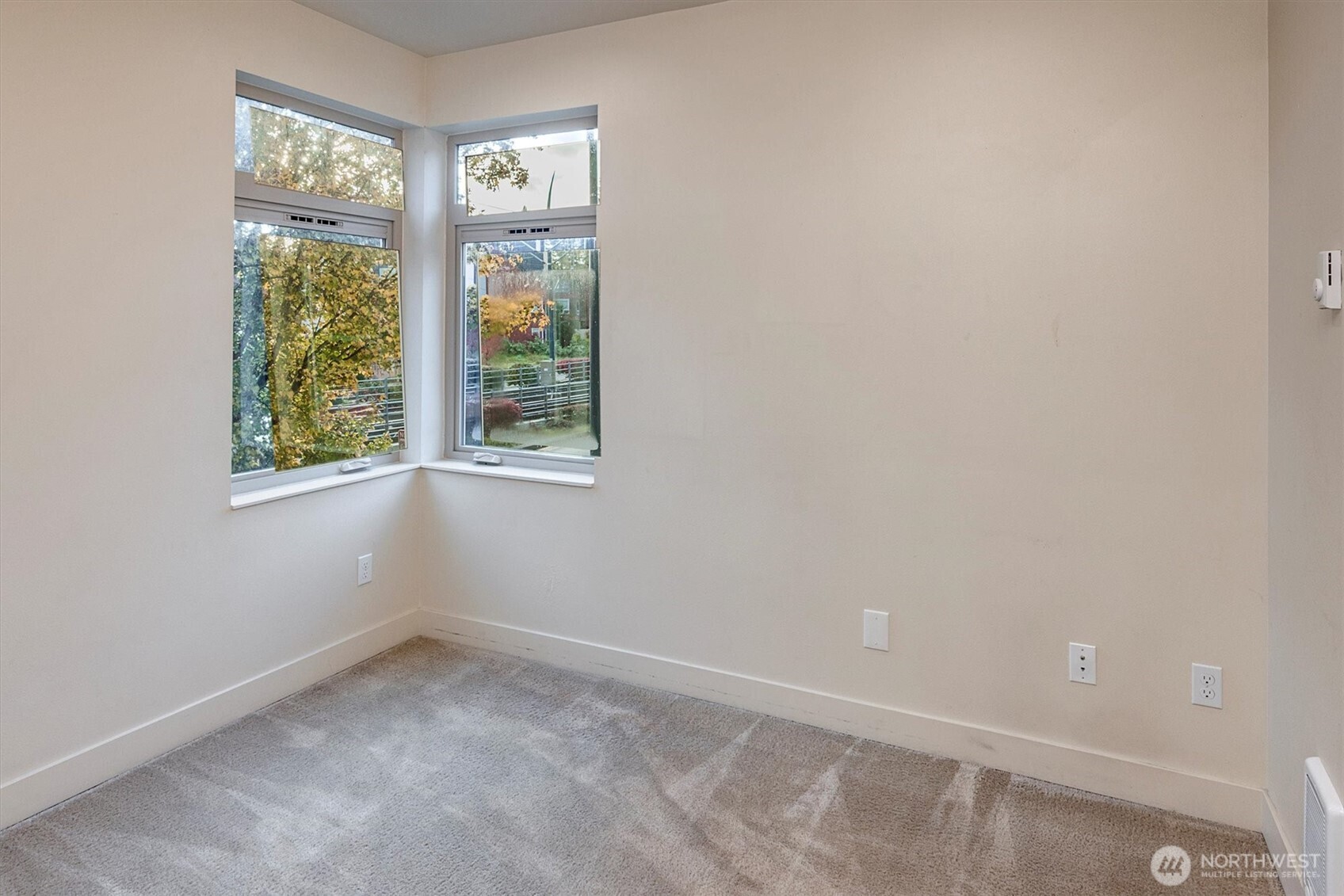 Photos of a different unit in the complex.