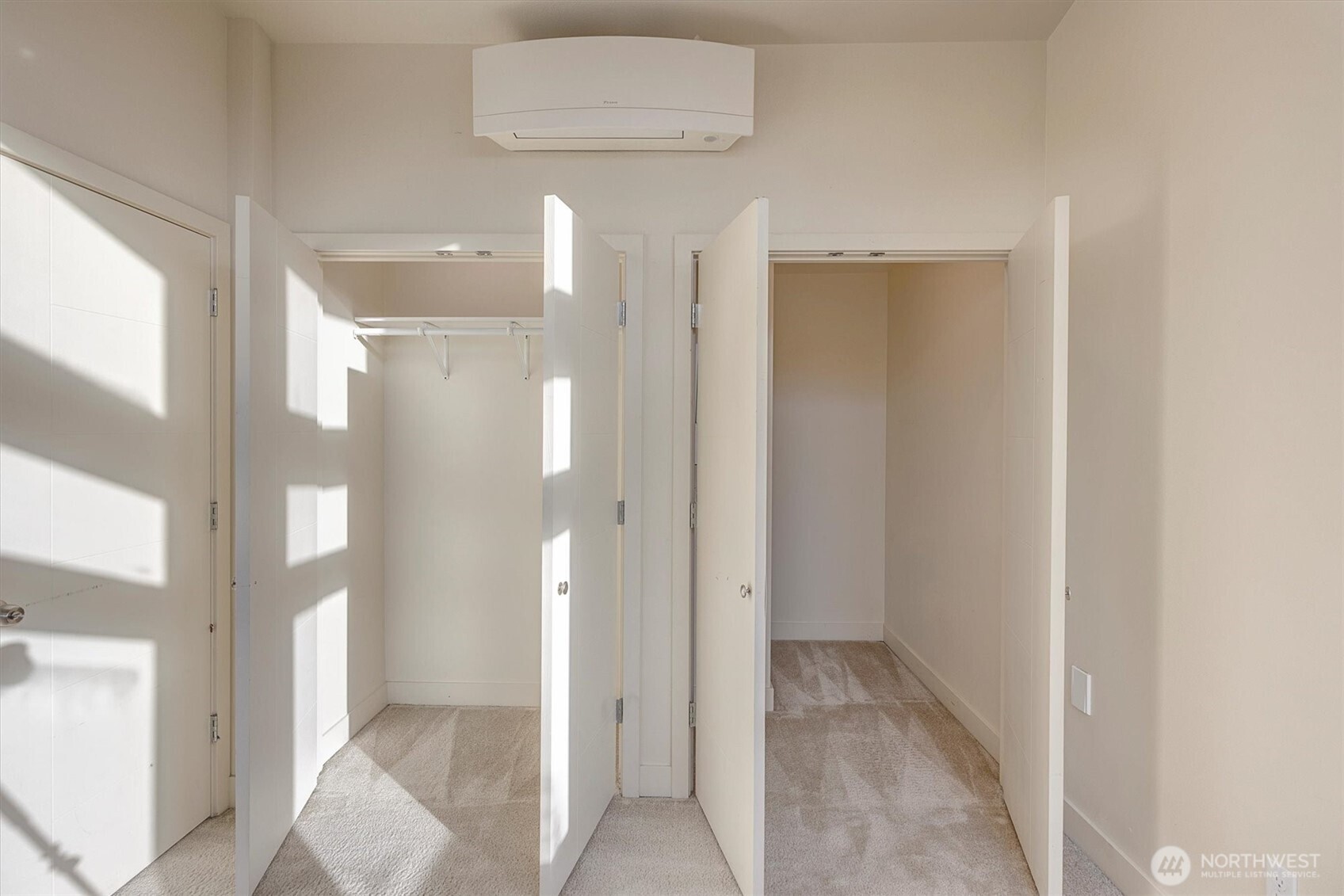 Photos of a different unit in the complex.
