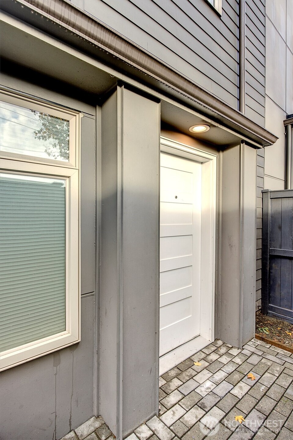 Photos of a different unit in the complex.