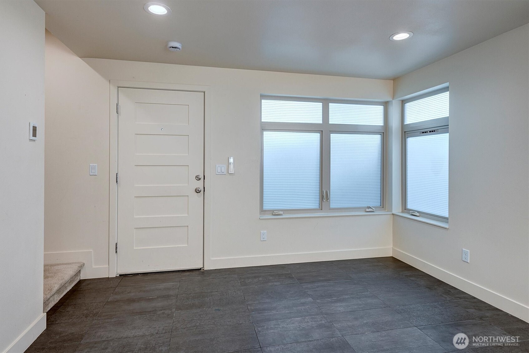 Photos of a different unit in the complex.