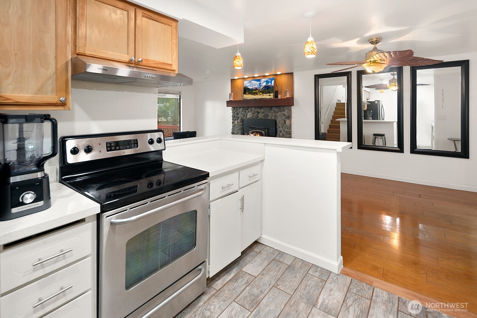 Quartz Counters  & S/S Appliances