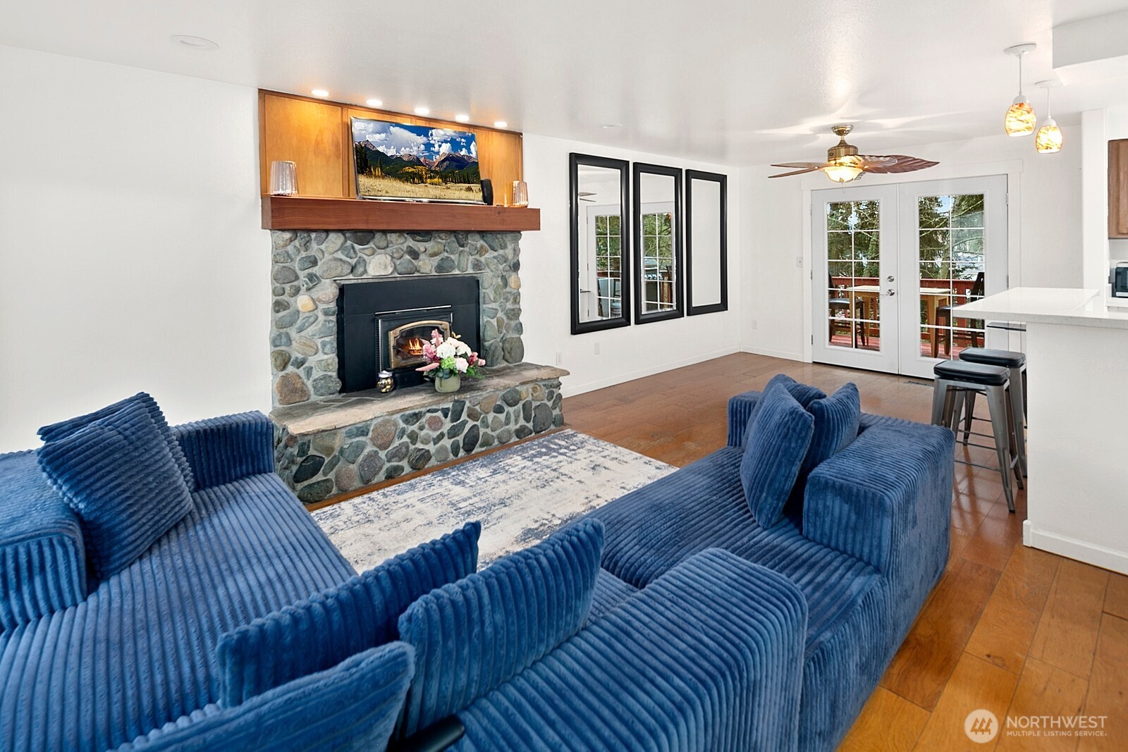 Wood Firepalace/living room