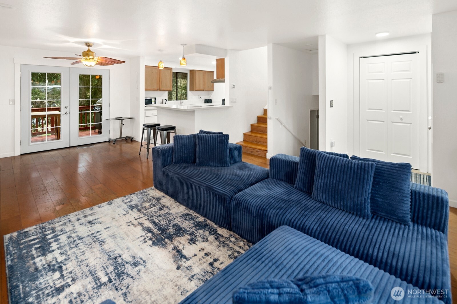Livingroom with kitchen and dining
