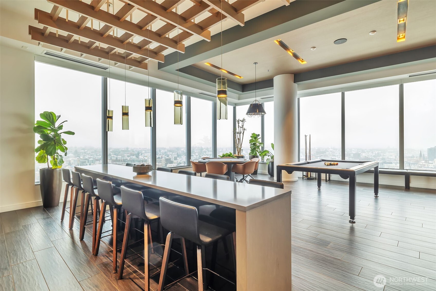 Multiple Sky Lounge with kitchen on Floor 40