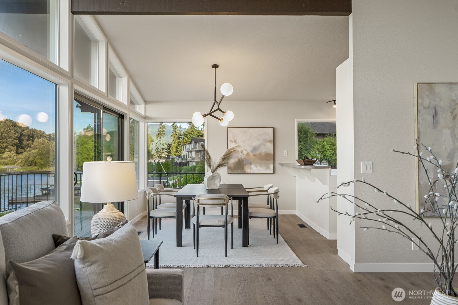 living room connecting to the dining room