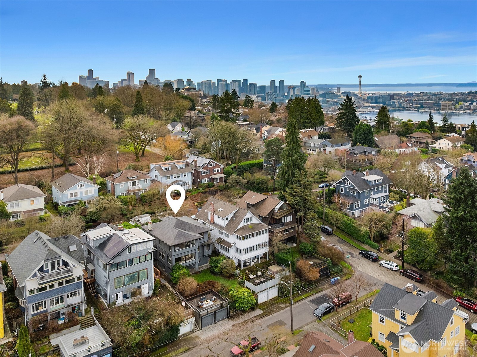 Ideal Seattle location blocks from amazing parks and easy commute to I5 and 520.