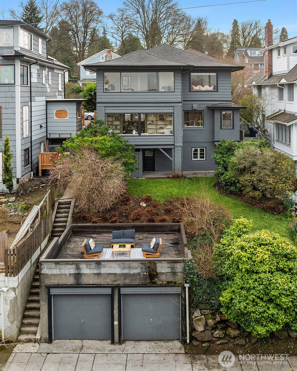 Potential to build up a third level like neighbors.