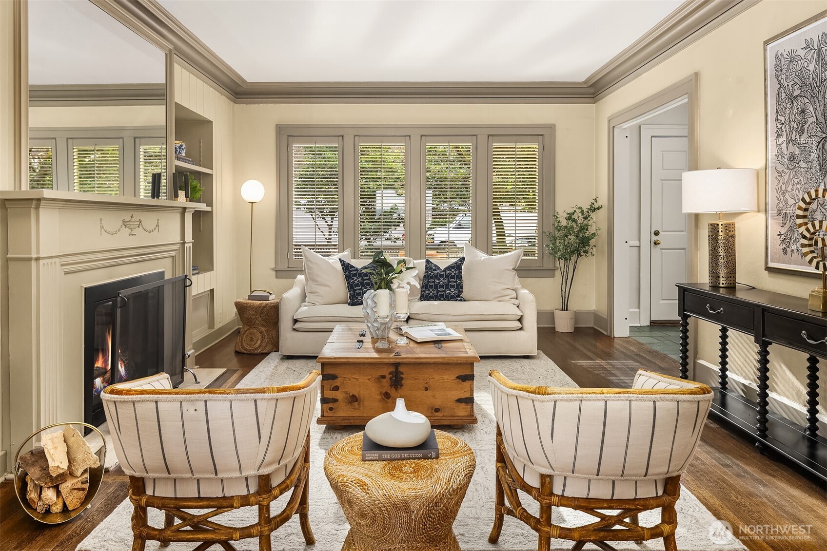 Open floor plan connect the living room to the formal dining room.