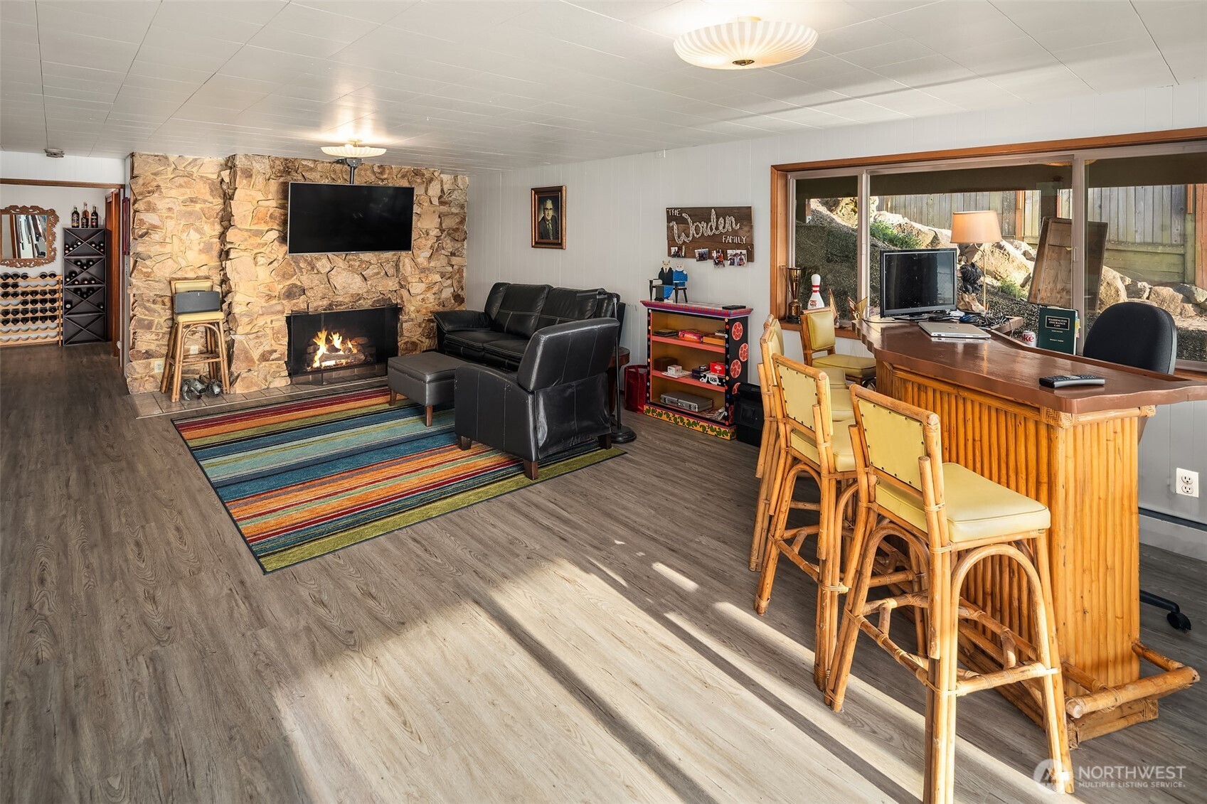 Lower bath Room is an understatement on size. Whoa cool.