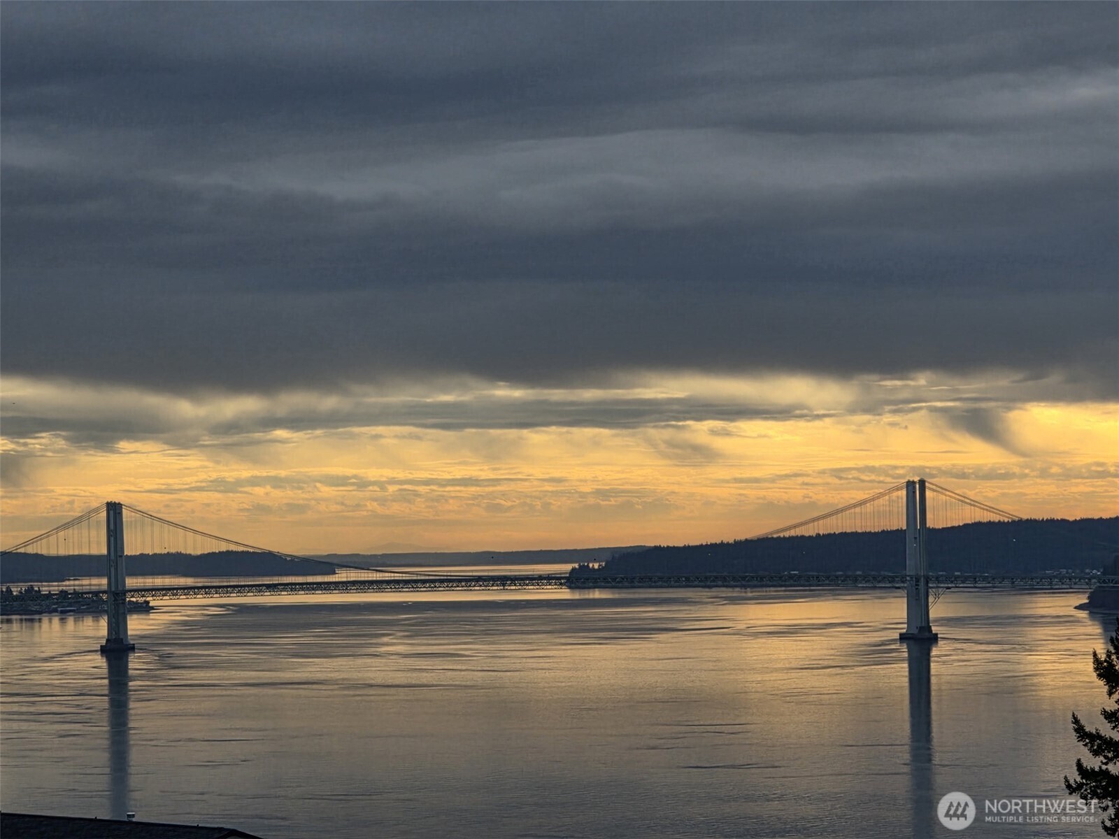 Enjoy a peaceful soak as you enjoy the view & fresh air.