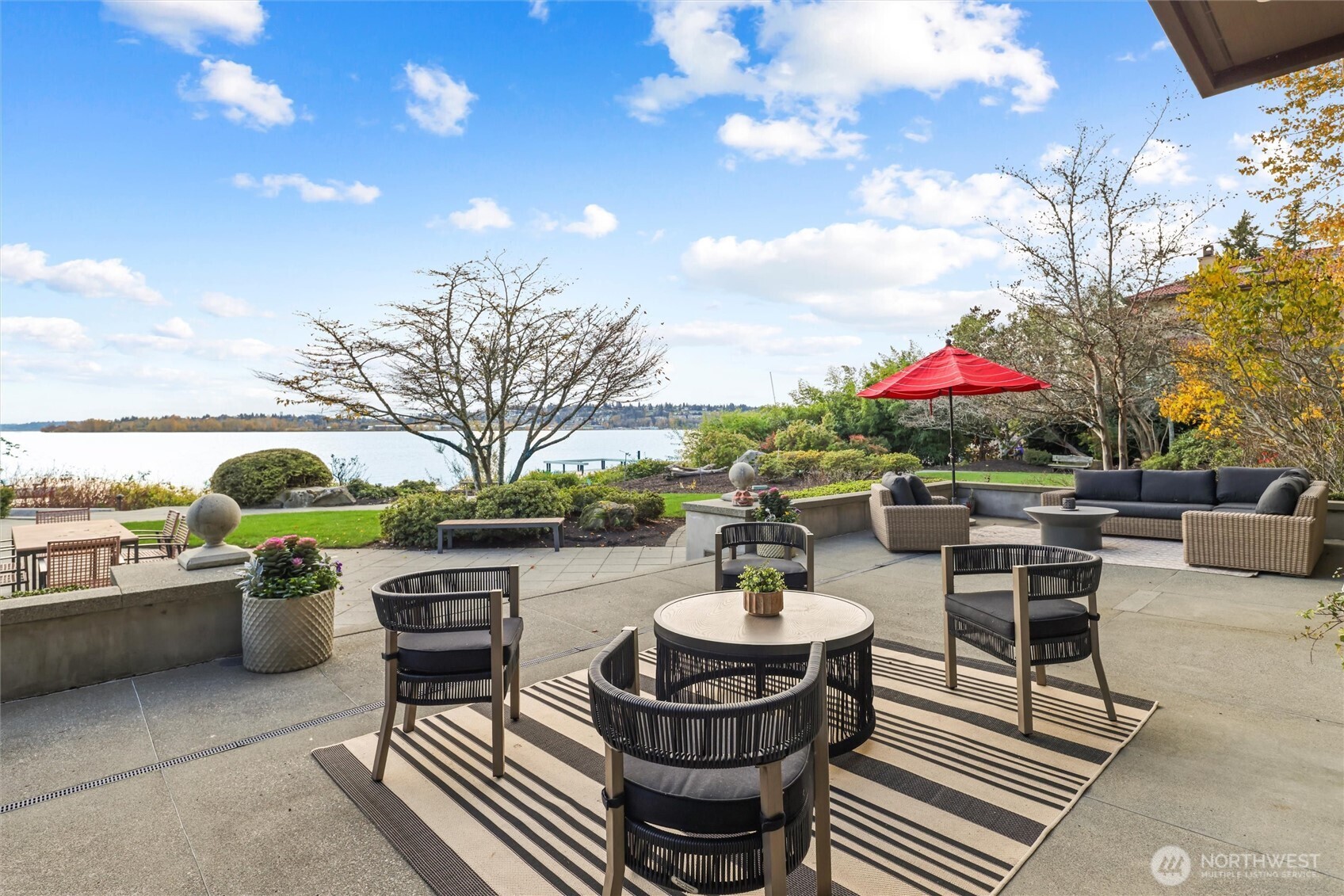 Sunset Magazine–worthy waterfront retreat ideal for entertaining or quiet lakeside living