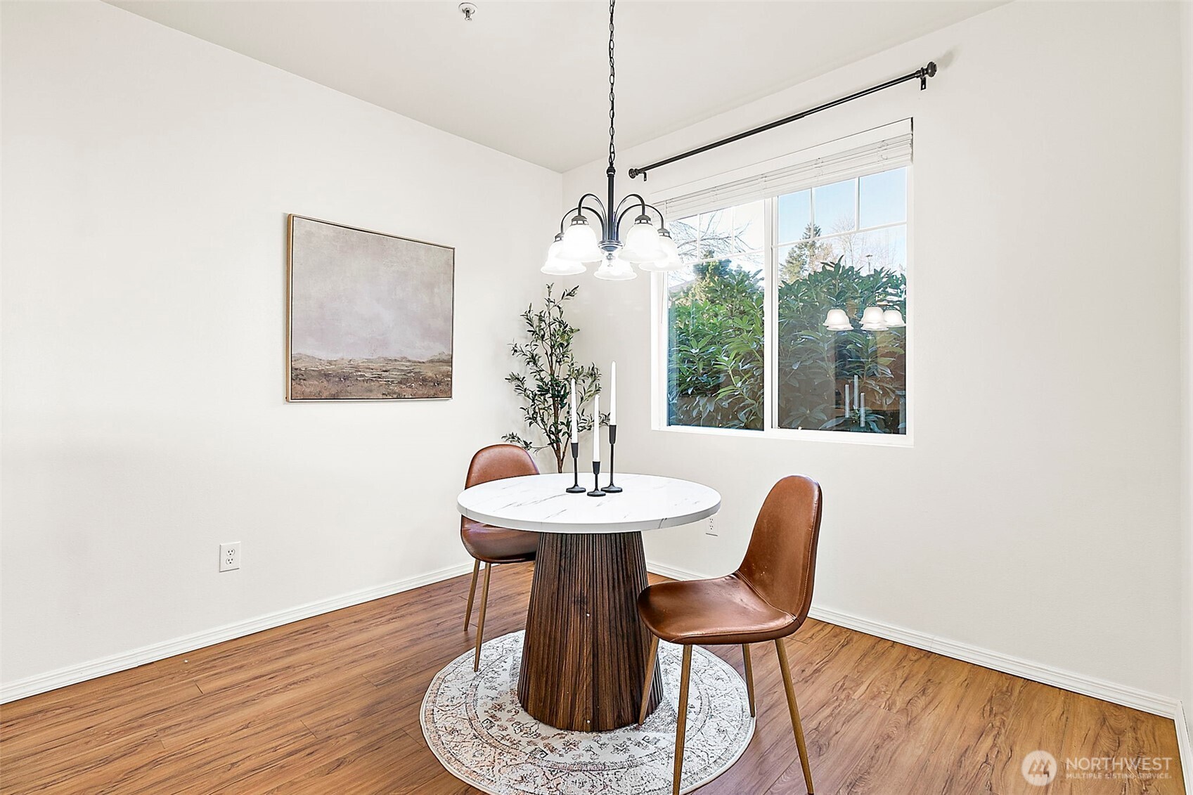 Central dining room ready for an intimate dinner or extended entertaining space