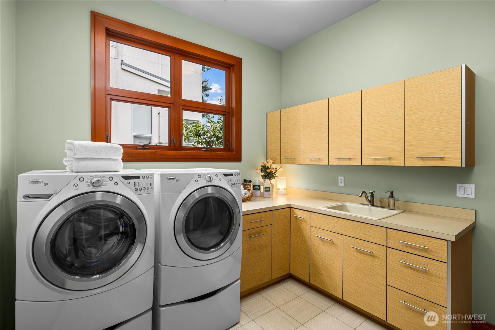 A place to manage the day—work, plan, and stay organized in a space designed for real life.