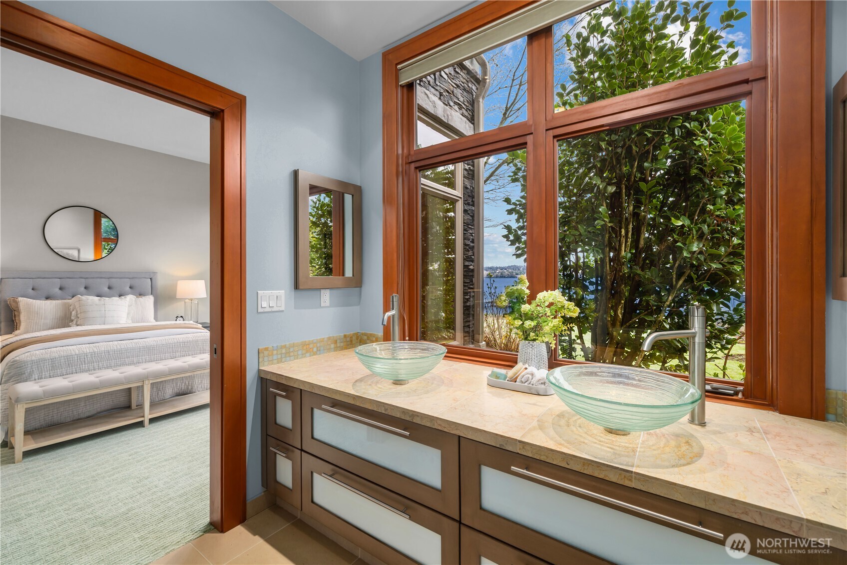 A peaceful retreat framed by the lake—this light-filled bedroom offers front-row views of the water, where mornings begin softly and evenings wind down in quiet, natural beauty.