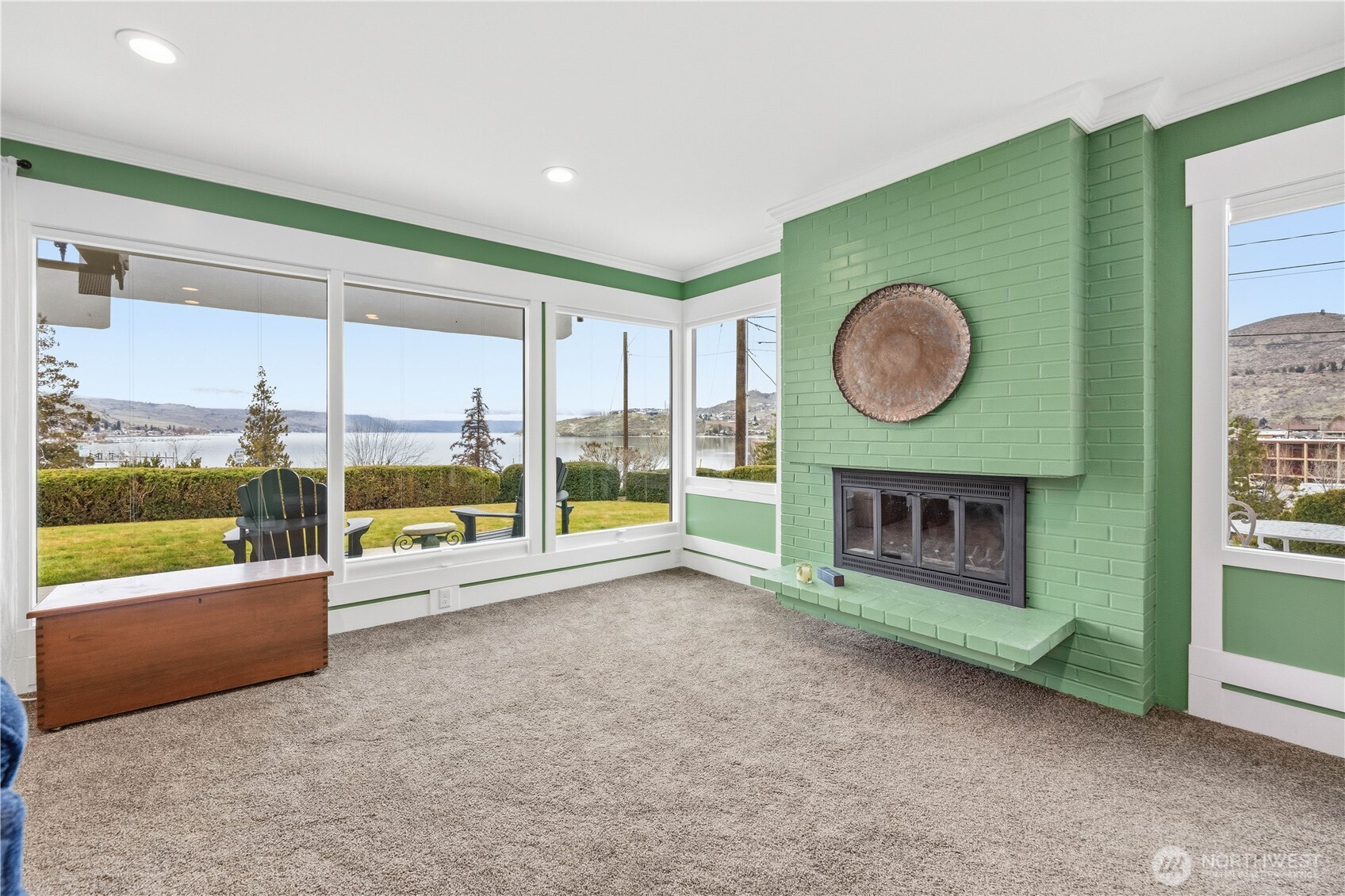 Lots of light, windows and did I mention the views???