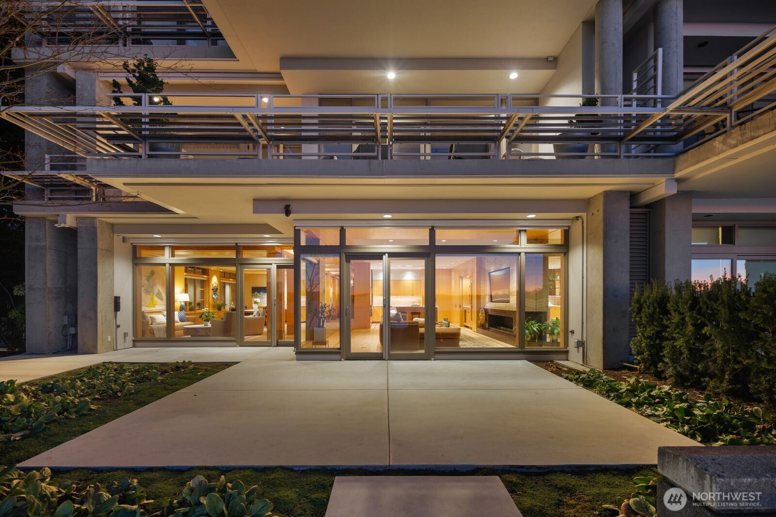 Expansive southwest/west-facing patio