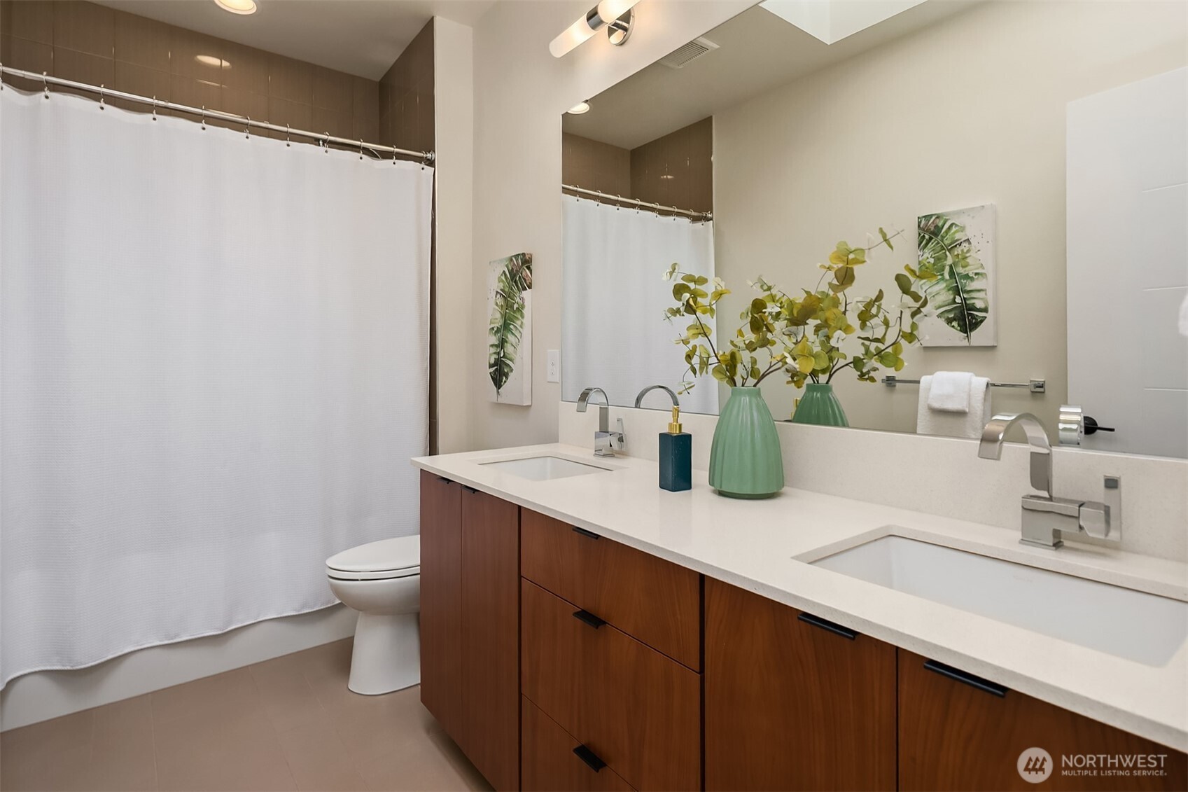 Guest bath 2nd floor