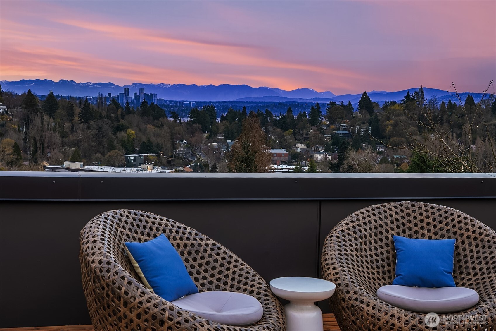 Patio furniture conveys with sale