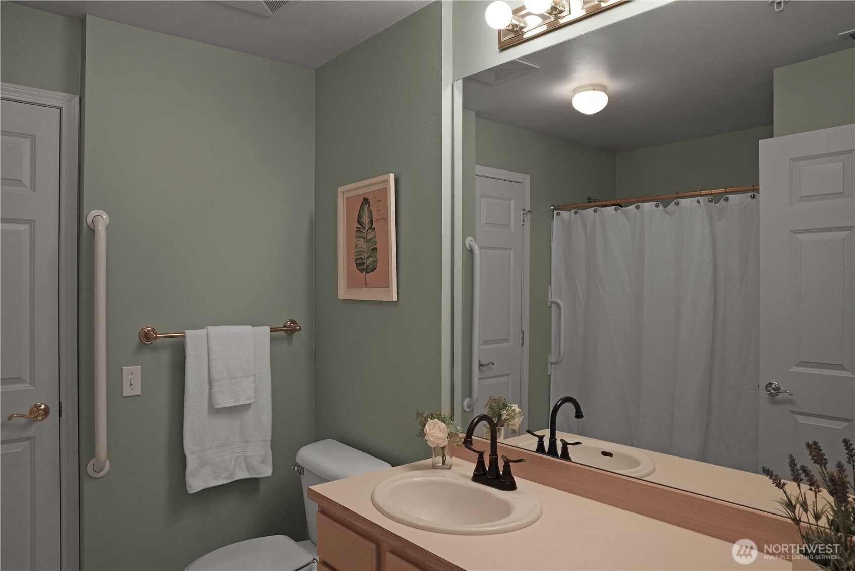 Secondary Bathroom.