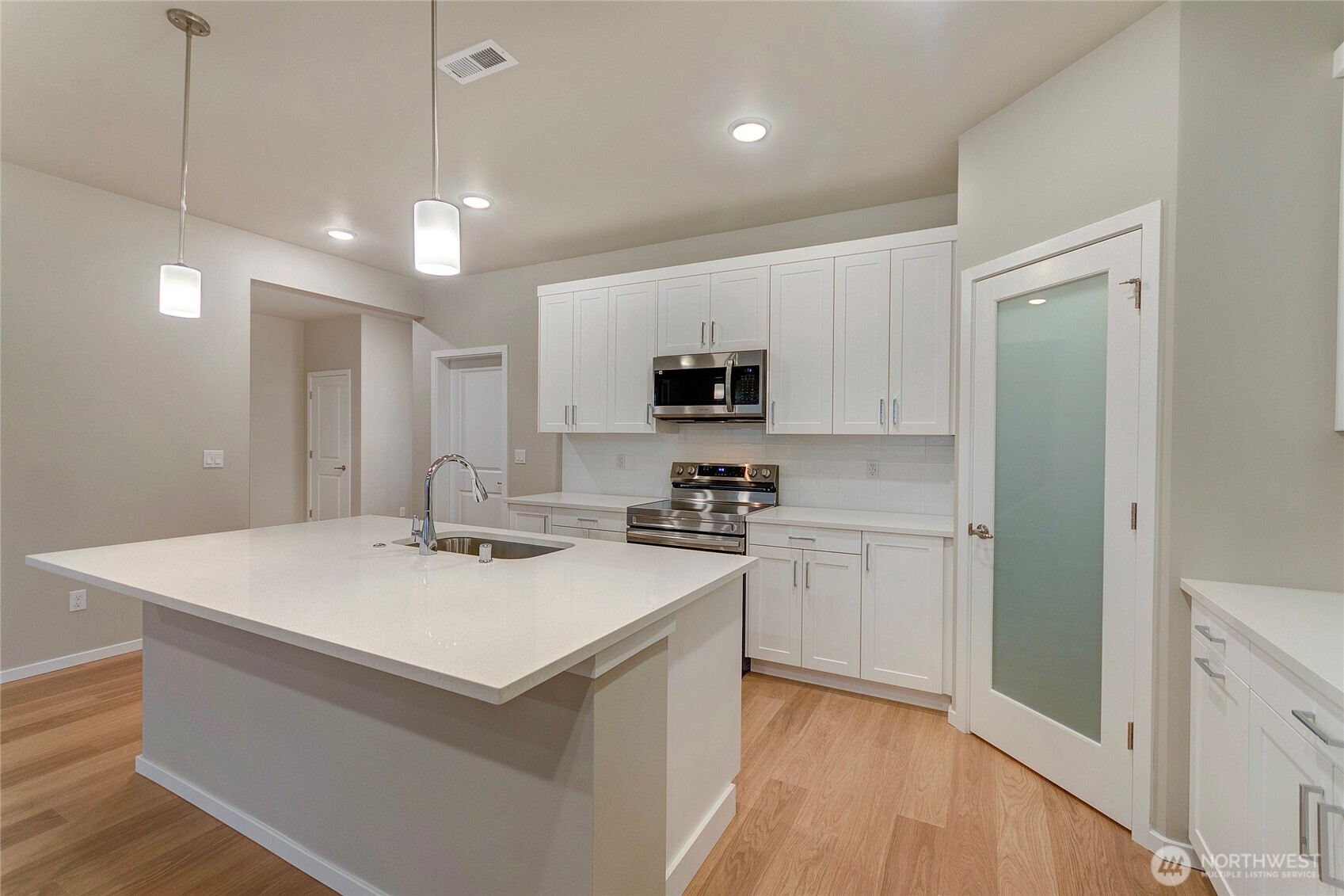 Photos are of a previously built Skyline plan and demonstrate the quality standards that Rush builds to. Homes may display colors and or upgrades that are not currently available.