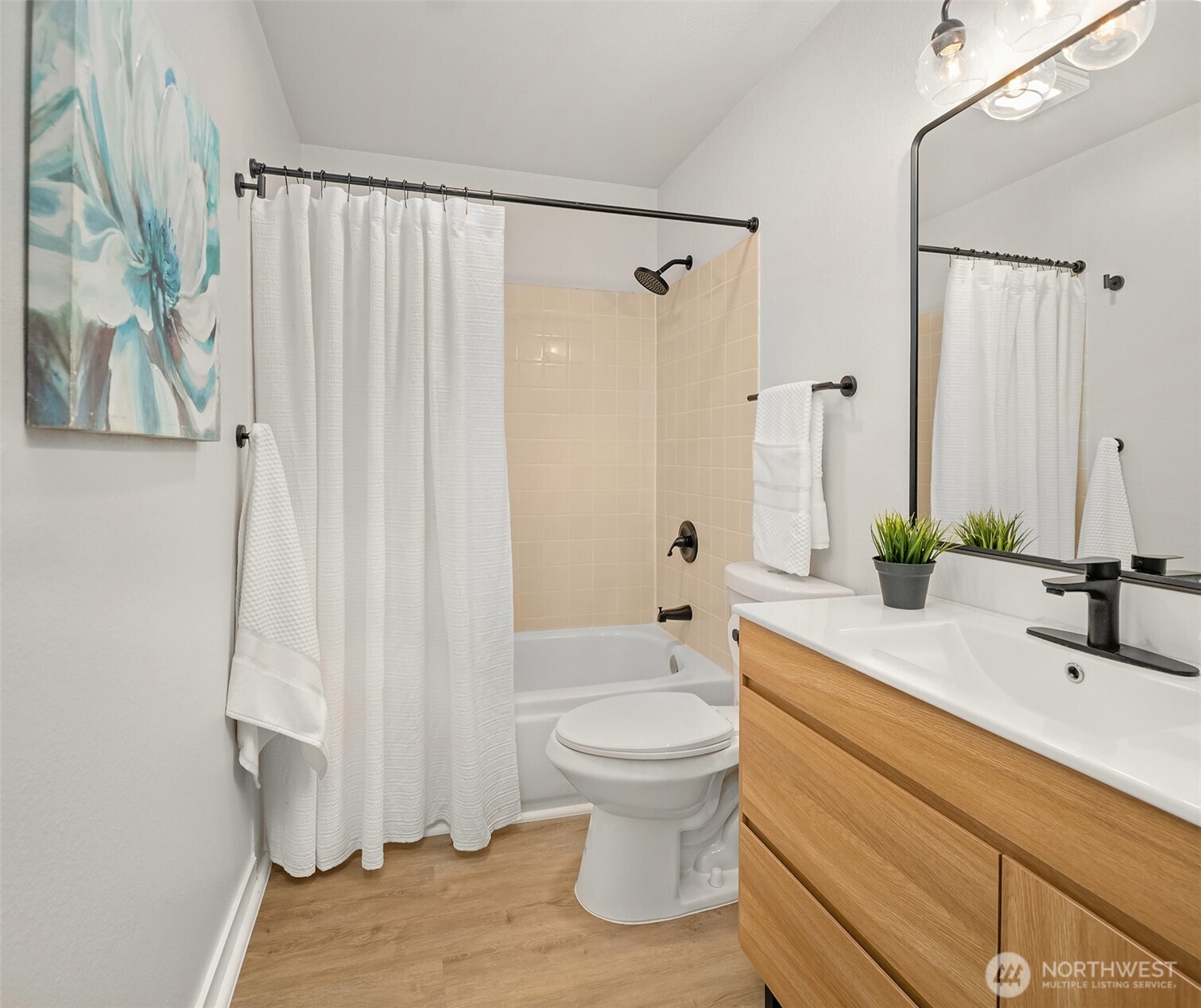 Bonus flex space is perfect for a home gym or offce.