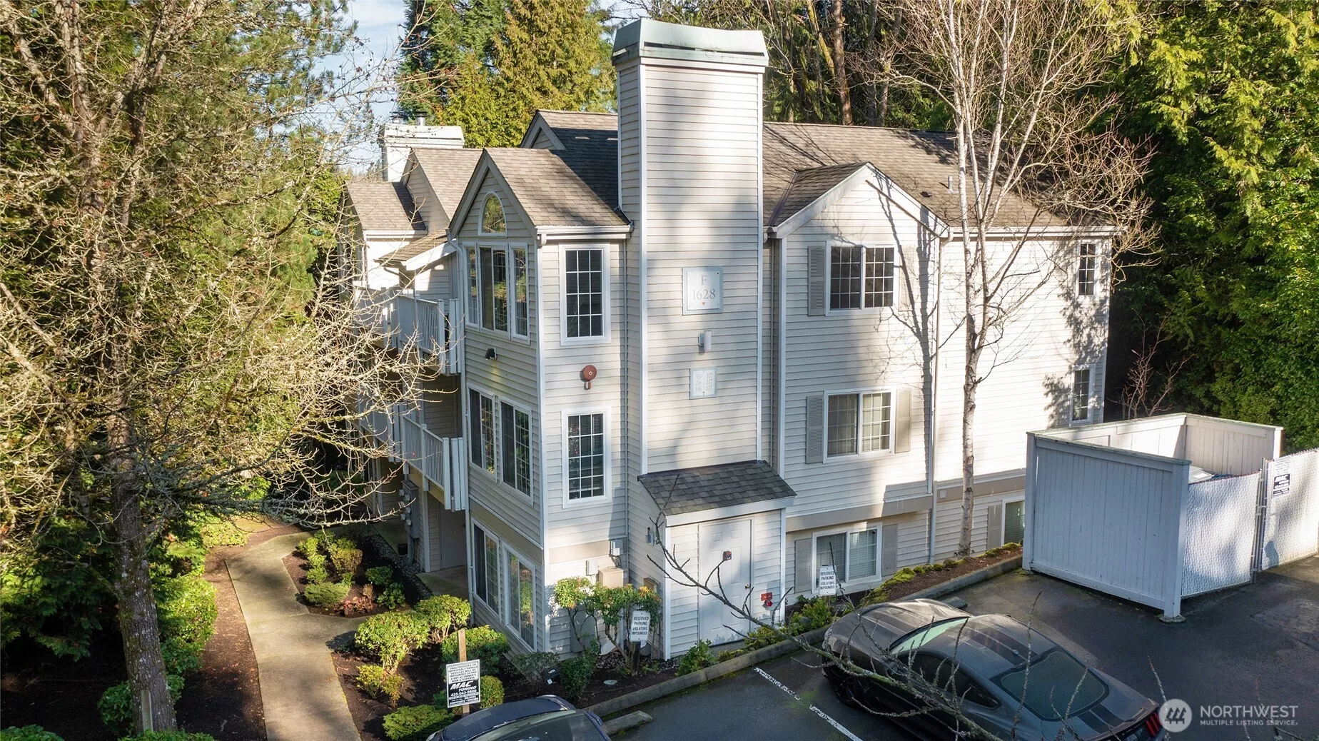 Small 6 unit building