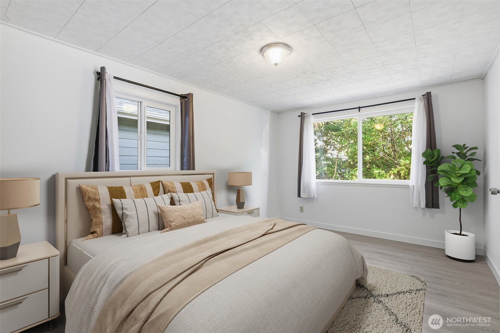 Main House:Main Floor Bedroom #1.