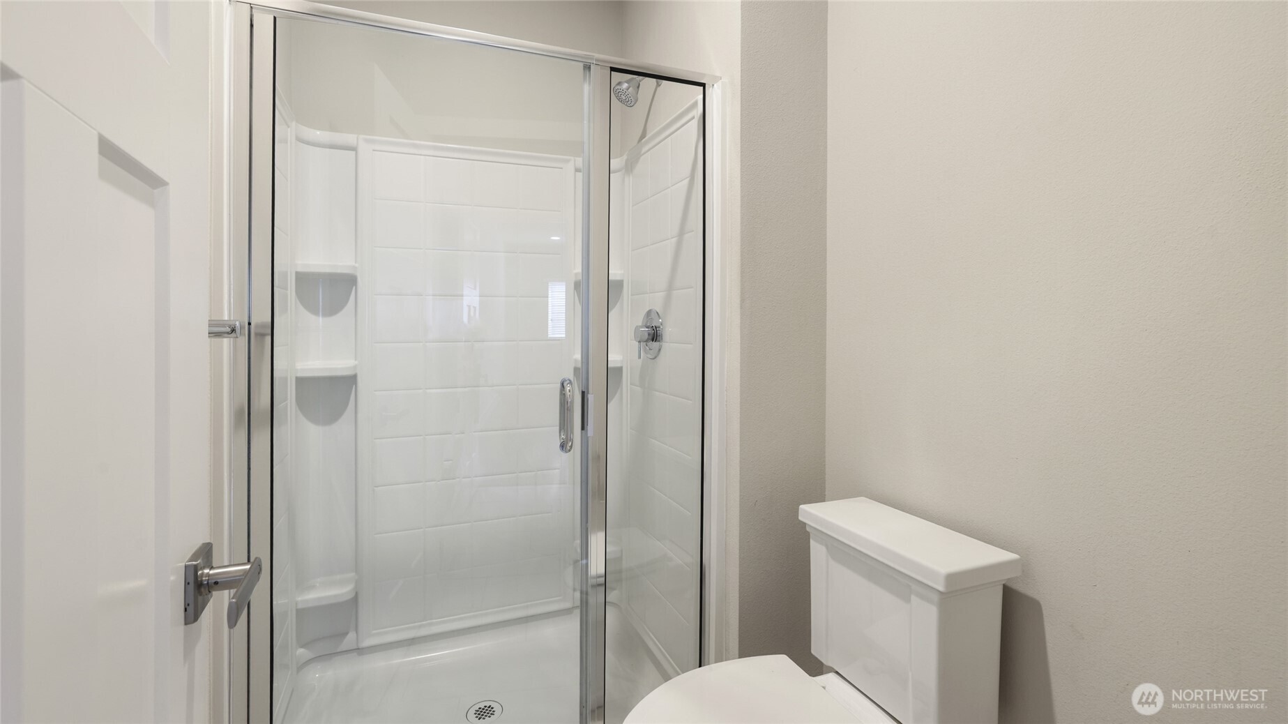 bath (main bedroom)