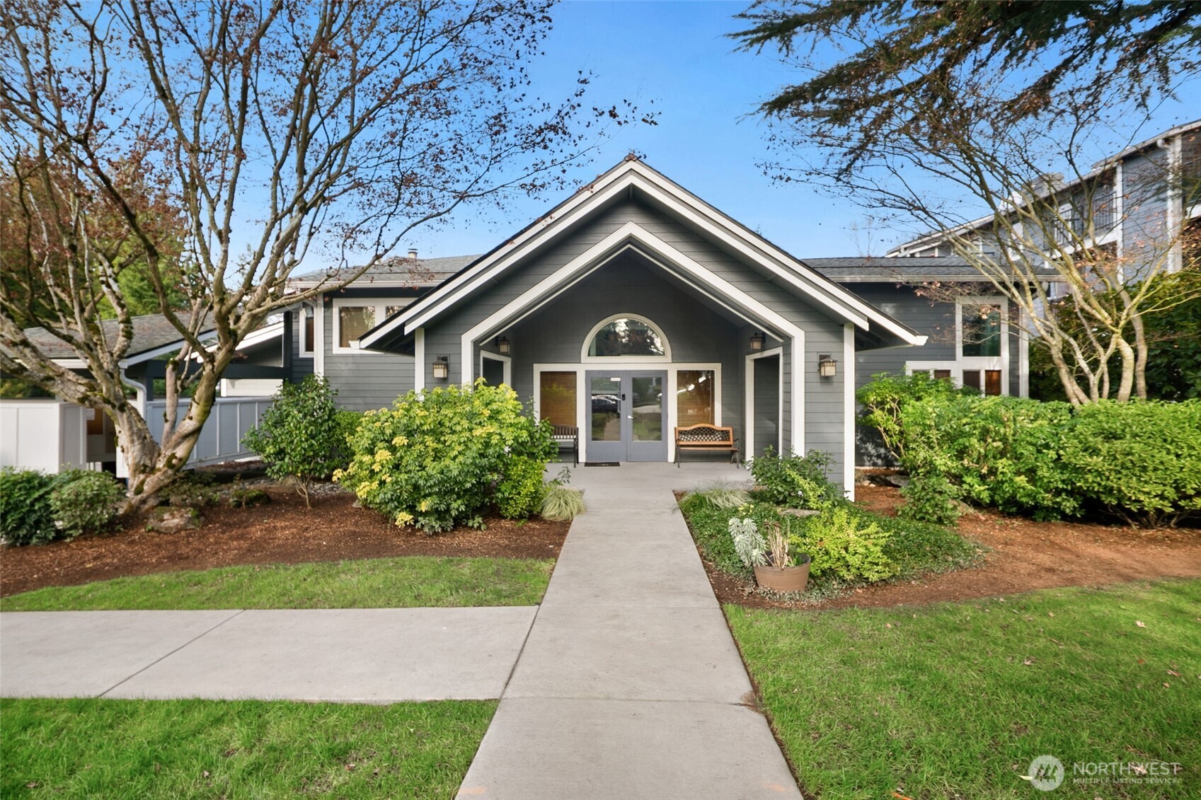 Community center with pool, jacuzzi, fitness center, sauna, and racquetball court.