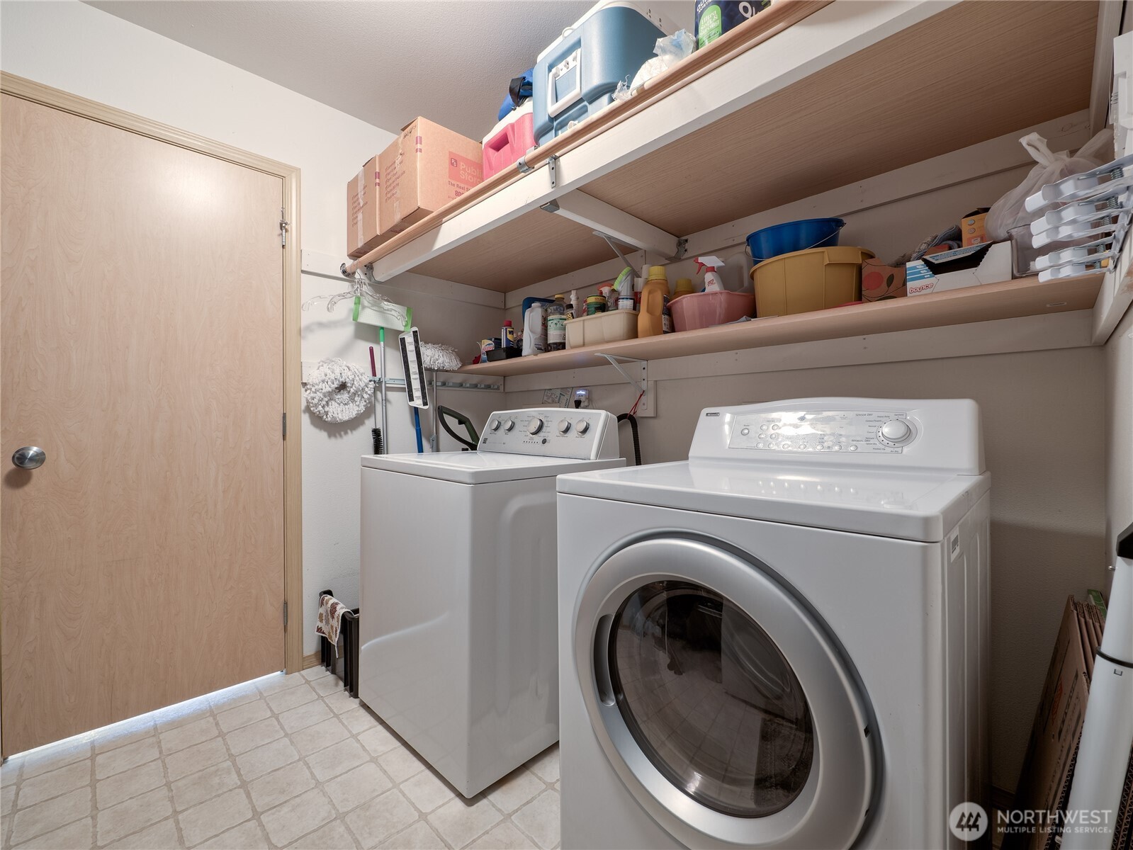 Abundant storage; washer and dryer stay