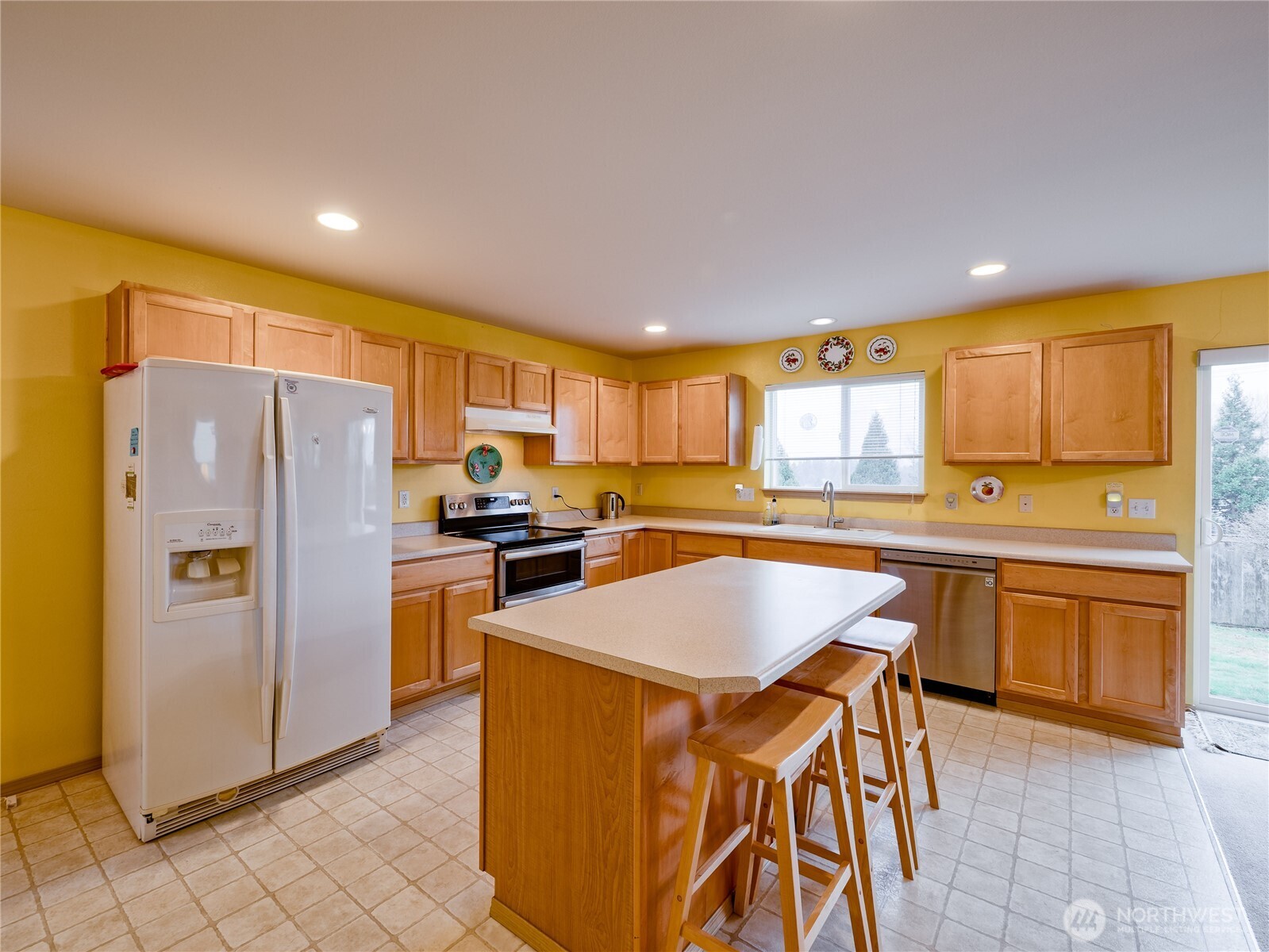 Some stainless steel appliances, double oven and double sink