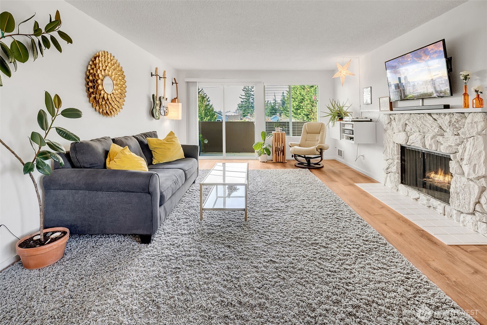 Great open concept living, kitchen and dining.