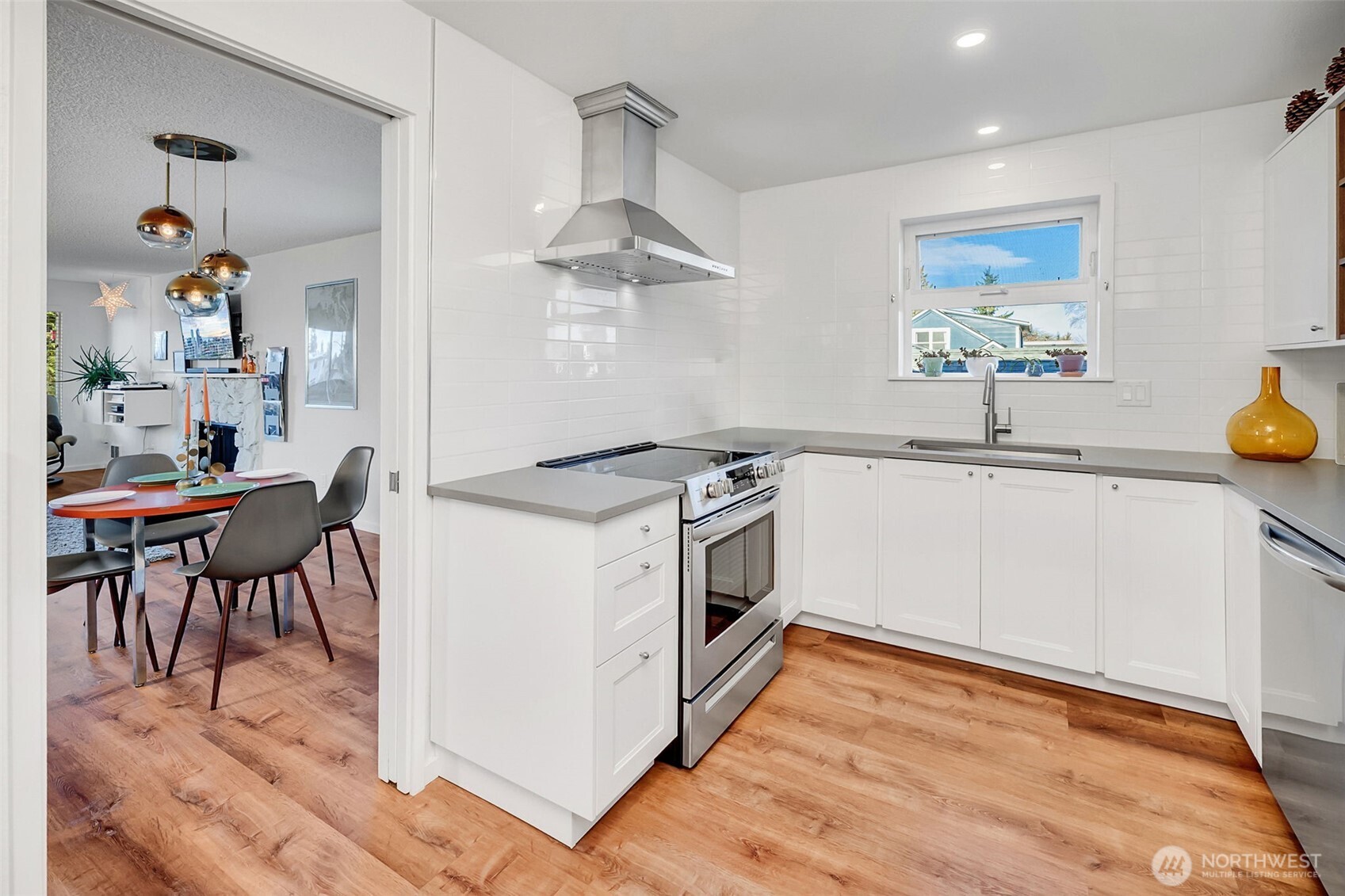 Spacious bedroom located at the back of the unit for quiet nights. Ample space for a desk, dresser, and king-size bed.